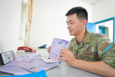 他在节日选择坚守岗位，却收到了来自千里之外的礼物…