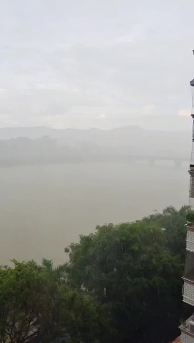 又下雨了