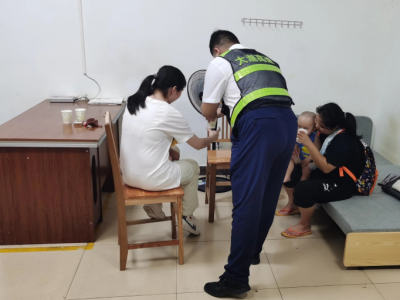 暴雨侵城车辆滞留，收费站变身暖心“港湾” ！