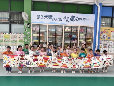 萌娃手绘百米画卷，贺国庆！棒棒哒！