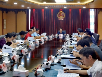 市人大常委会召开党组会议和党组理论学习中心组学习会：扎实推动人大工作再上新台阶