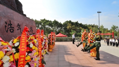 今天，以国之名，向烈士致敬！