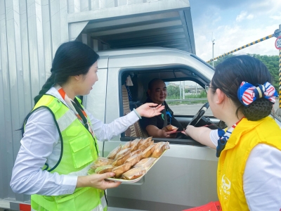 汕梅高速手工制作的“月饼”，平安为馅！