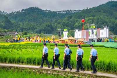这里是梅州，是烟火山城，是平安名城