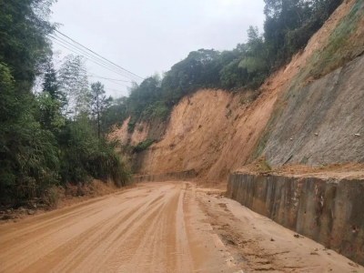 小心驾驶！丰顺县S228线八乡山镇伯公凹至黄竹坪多处路段路面泥泞、通行困难