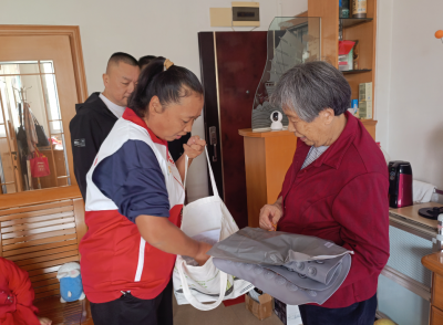 梅江区新中社区开展“情满金秋庆重阳 志愿敬老情意浓”主题活动