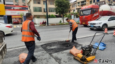 客都大道和华南大道路面破损存在安全隐患，住建部门及时修复路面“伤疤”