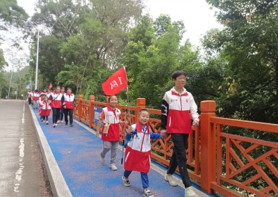 带娃来巡山！梅江区金山街道开展亲子巡山志愿活动