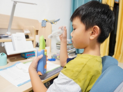 玩具“萝卜刀”风靡学生圈，是解压还是隐患？