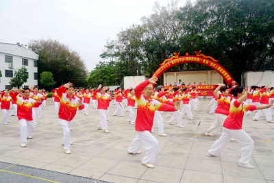 迎重阳，展风采！今天，这里上演百人太极“秀”