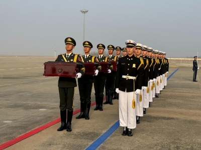 中韩双方交接第十批在韩中国人民志愿军烈士遗骸