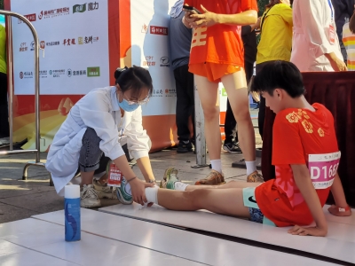 “医”路护航！梅州白衣天使全方位保障跑者生命安全 