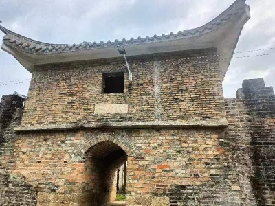 陈影成 | 古城墙， 汇城古村地标式建筑