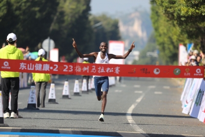 来自肯尼亚！东山健康•2023梅州马拉松赛全马男子冠军出炉