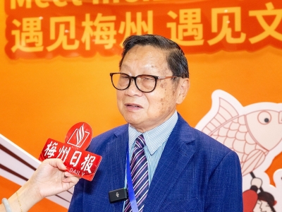 黄铨昌：牵线搭“侨”，让梅州产品走向世界