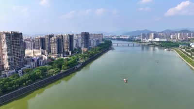 梅州V视丨梅州大堤管理处梅江河保洁队：长年“水上漂” 护卫“母亲河”