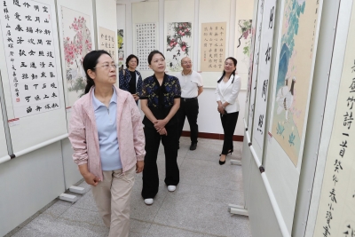 省政协原副主席、省老年大学协会会长温兰子来梅调研