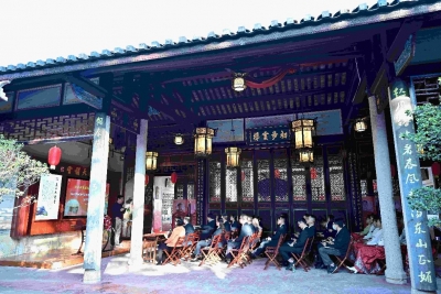 梅州客商银行主题党日活动暨助学捐赠仪式举行  