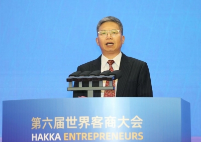 福建省龙岩市对口合作工作领导小组专职副组长，市政协党组副书记、副主席刘友洪：谱写“老区+湾区”高质量发展新篇章