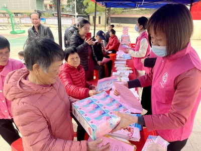 “反家暴”宣传日，大埔妇联在行动！