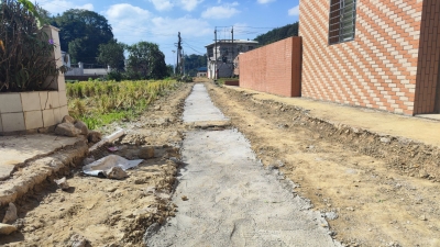 民生追踪：石湖破损村道正在修复