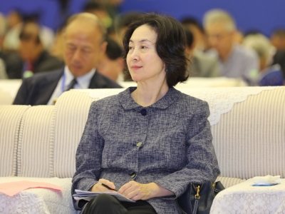 何超琼出席第六届世界客商大会