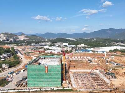 全力筑巢引凤！蕉岭县广福园区标准厂房一期主体封顶，二期建设正酣