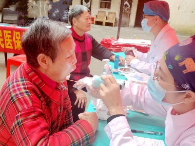 以“医”惠民 服务暖心！市委统战部联合梅江区新阶联开展为民办实事志愿服务活动