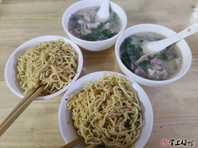 梅江区普育小学梁智博丨客家美食——腌面 