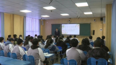 周小勇到县实验中学调研思想政治教育、意识形态及教育教学改革等工作