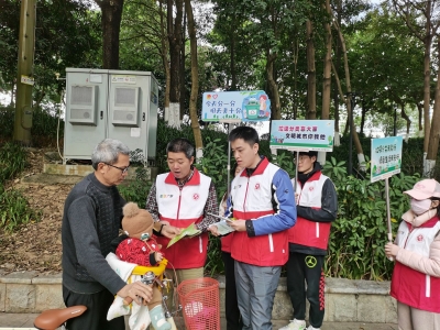 团市委组织开展“拾分美丽”垃圾分类志愿服务活动