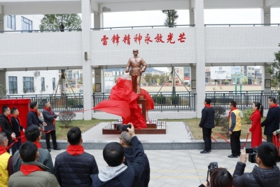 梅州首间“全国新时代雷锋学校”“学雷锋争做美德少年教育践学基地”落地兴宁市锦绣学校