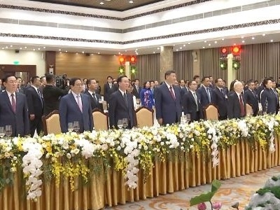 独家视频丨习近平和彭丽媛出席越方举行的欢迎宴会