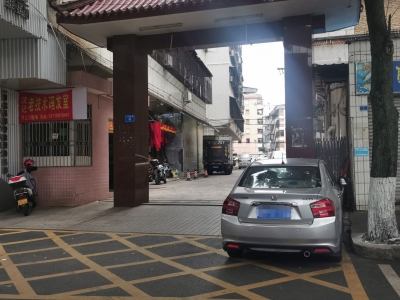 太任性！梅城这个市场周边车辆停放乱象多