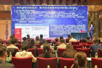 省委统战部副部长、一级巡视员李阳春来梅为市新阶联会员作专题授课