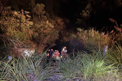 蕉岭一男子高速路上跌落山林，民警上演“紧急救援”