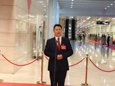 广东省两会·梅州声音丨潘智勇踏上“代表通道”接受媒体采访：丰富文化供给  繁荣文化事业