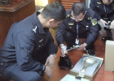 挂“洋”头卖假酒，抓！