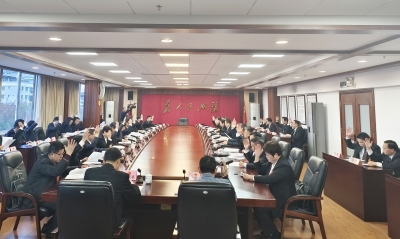 市八届人大四次会议主席团举行第四次会议