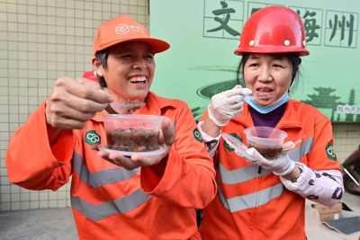 温暖又“粥”到！梅城江南街道鸿都社区开展“浓情腊八节，粥到暖人心”活动