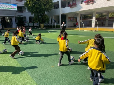 梅江区：巴西桑托斯足球外教进校园，助力足球高质量发展