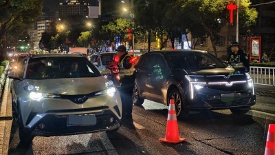 维护交通环境，确保平安过年！我市交警部门开展打击整治专项行动