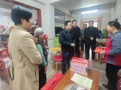 陈金銮到梅江区开展“把爱带回家”春节入户慰问活动