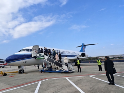 省十四届人大二次会议1月23日开幕，梅州市省人大代表抵穗报到