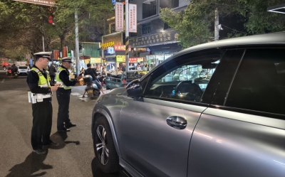 我市交警部门集中整治机动车“乱停乱放” 