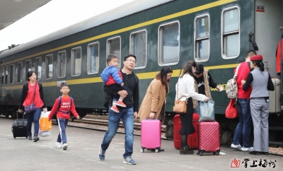 节前售票高峰已至 铁路12306累计发售春运车票6108万张