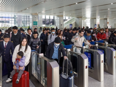 春运首日，梅州西站预计到发旅客6200人！