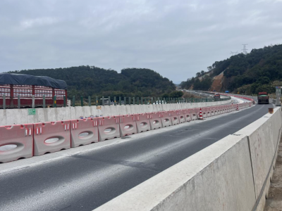 汕梅高速改扩建项目首次交通导改顺利完成