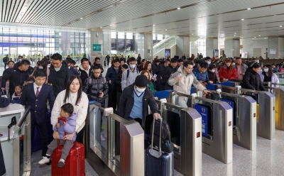 中秋国庆假期，全社会跨区域人员流动量预计将超23亿人次