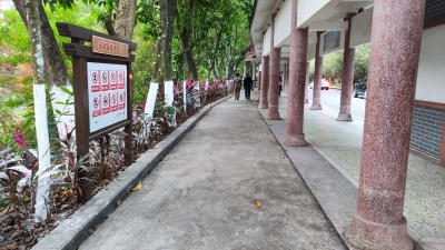 泮坑长廊破损塑胶跑道铲除重铺，预计春节前可完成改造工作